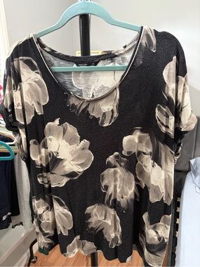 Simply Vera Vera Wang Black Short-Sleeve Top with Cream Floral Print XL